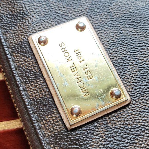 Michael Kors Signature Wallet - Picture 4 of 16